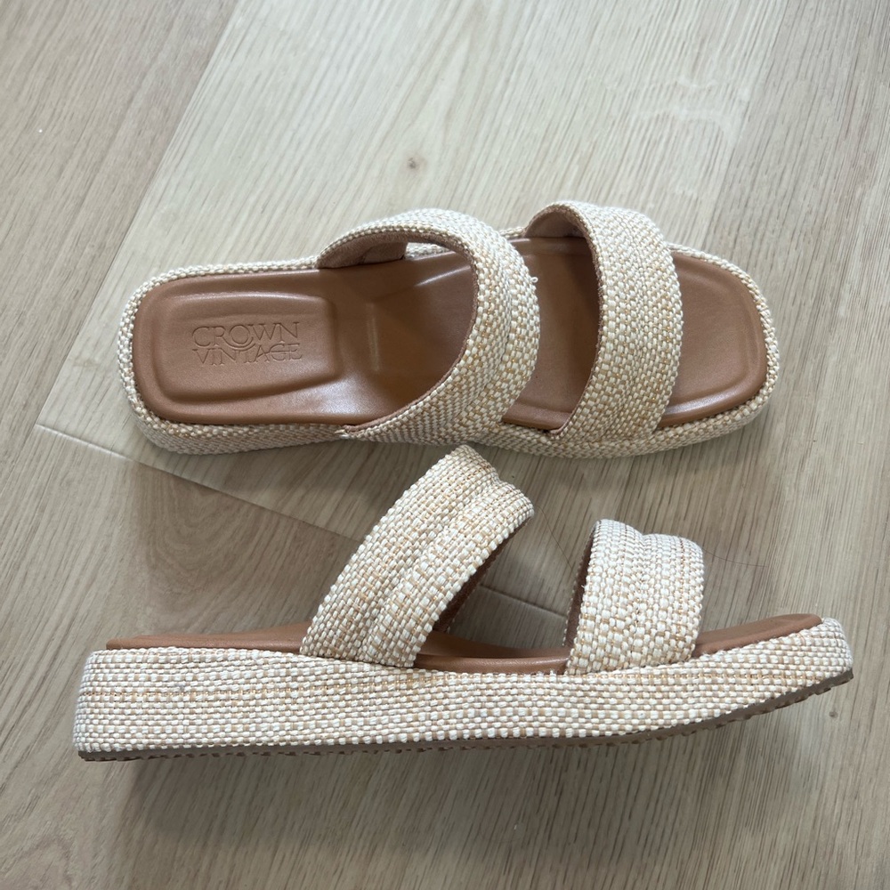 Crown Vintage Women's Tan Sandals